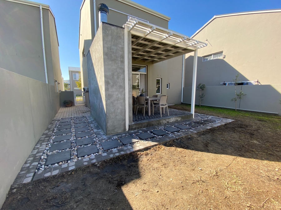 To Let 3 Bedroom Property for Rent in Somerset Lakes Western Cape